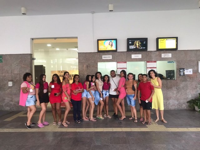 Núcleo de Articulação Territorial e Cinema do Dragão promovem sessão gratuita de cinema para moradores das comunidades próximas.