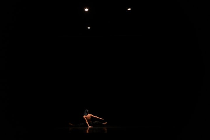 Espetáculo de dança com trilha sonora e interações tecnológicas ao vivo , “Intergaláctico” tem últimas apresentações nesta semana, no Teatro Dragão do Mar