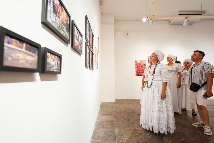 Exposição “Festa, Baia, Gira, Cura” chega aos últimos dias no Dragão do Mar