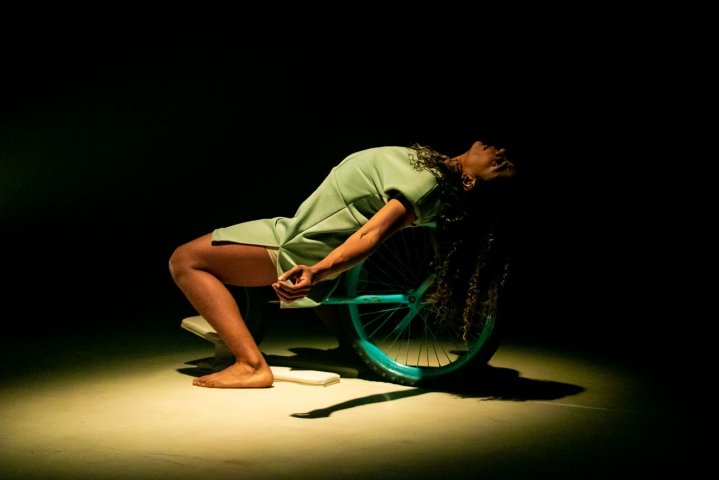 Espetáculo “Luzia” aborda a violência obstétrica em curta temporada no Teatro Dragão do Mar