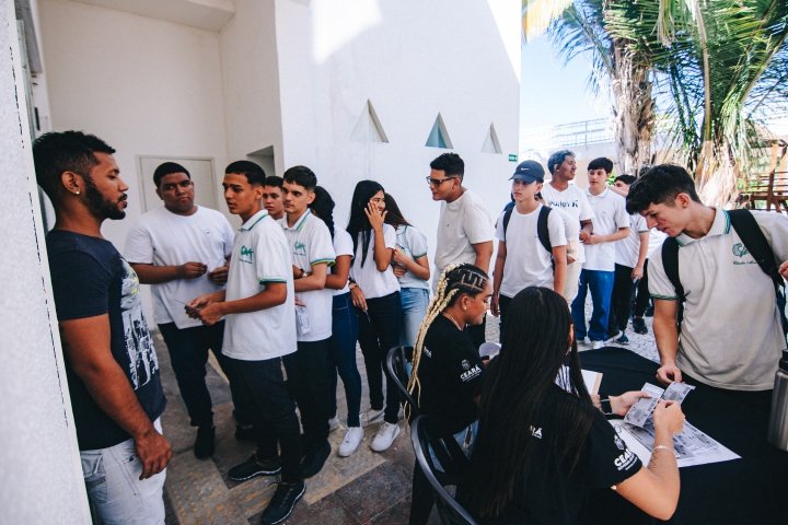 Abertura do Festival Agosto da Juventude reúne 1 mil estudantes em aulão motivacional para o Enem no Dragão do Mar