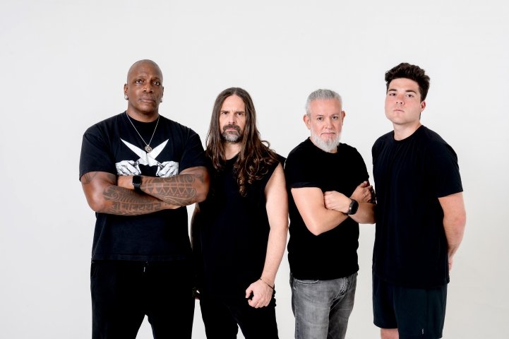 Sepultura e Angra fazem show na Praça Verde em julho