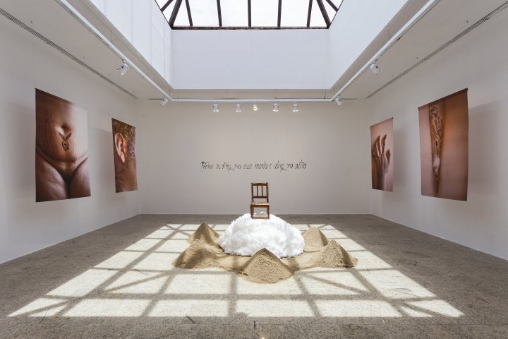 Exposição “Trava da peste: linda quanto sol” chega aos últimos dias em cartaz no Museu de Arte Contemporânea do Ceará