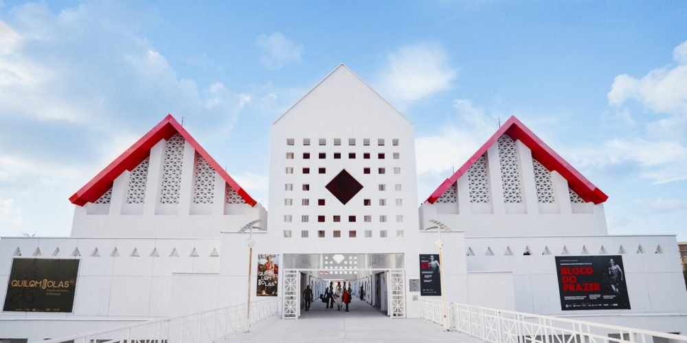 ArturBluz-181_Easy-Resize.com