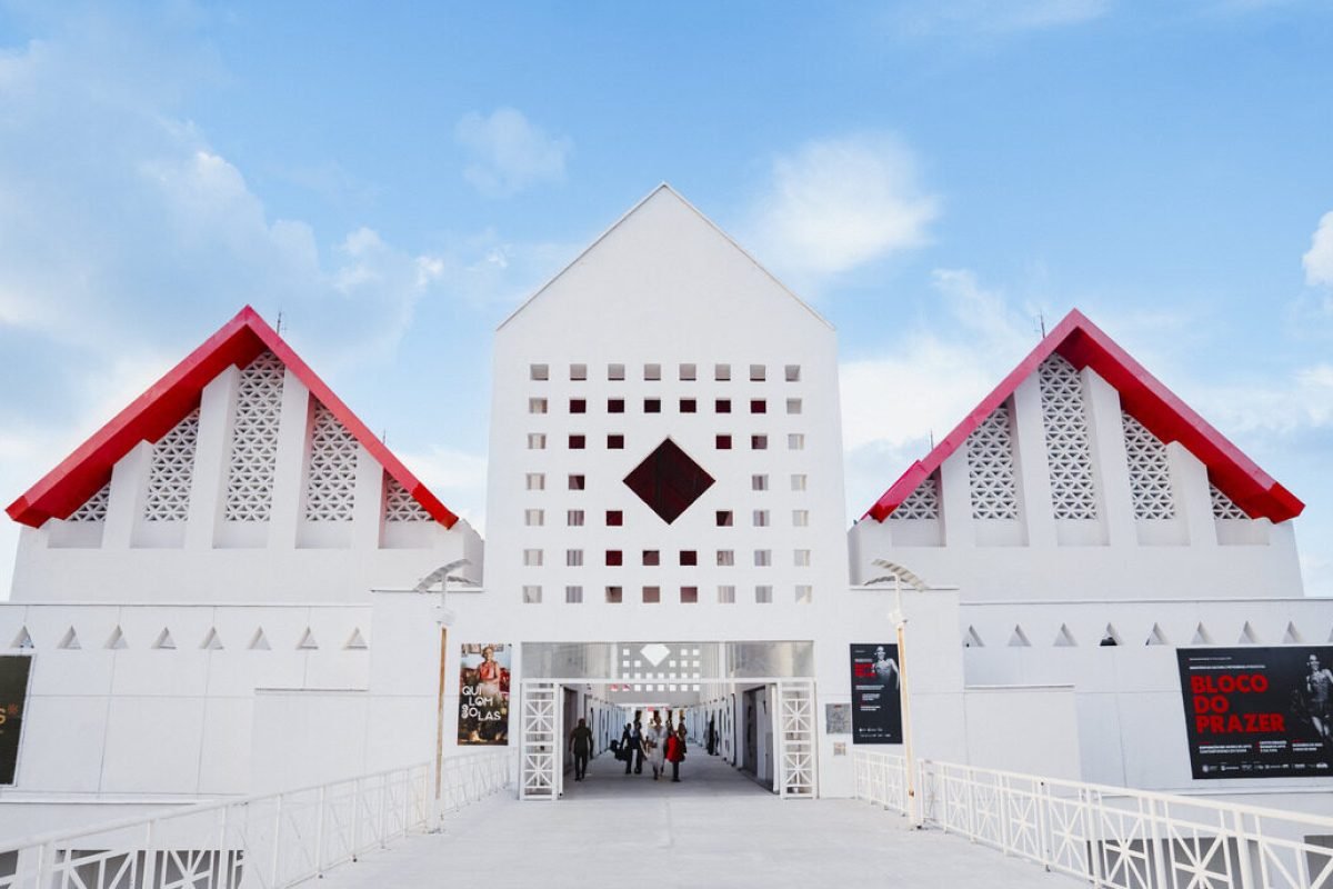 ArturBluz-181_Easy-Resize.com