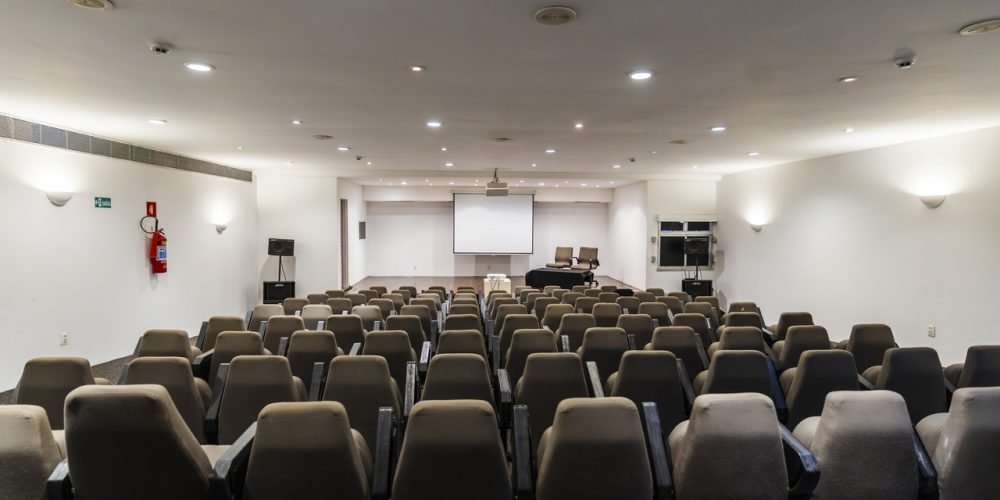 auditório.jpg_Easy-Resize.com